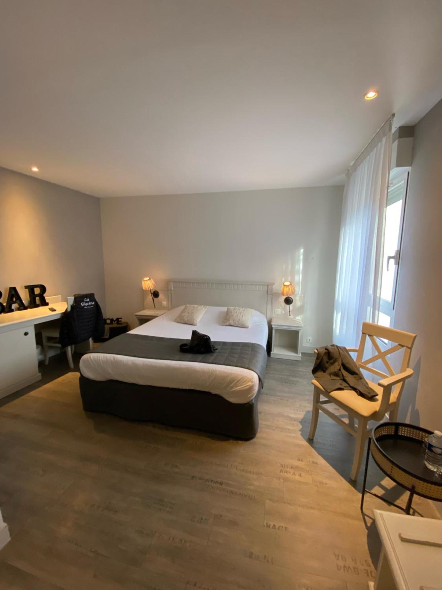 La Glycine Hotel, Spa Et Bien-Etre Бенувіль Екстер'єр фото