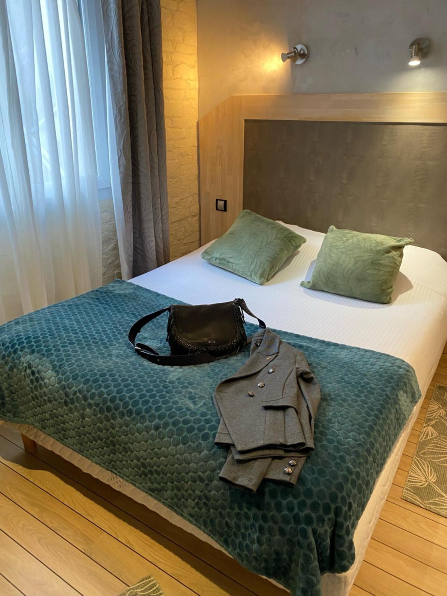 La Glycine Hotel, Spa Et Bien-Etre Бенувіль Екстер'єр фото